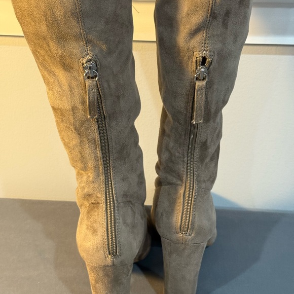 Steve Madden Women's 7M Emotions Taupe Over The Knee Boots - Picture 8 of 16